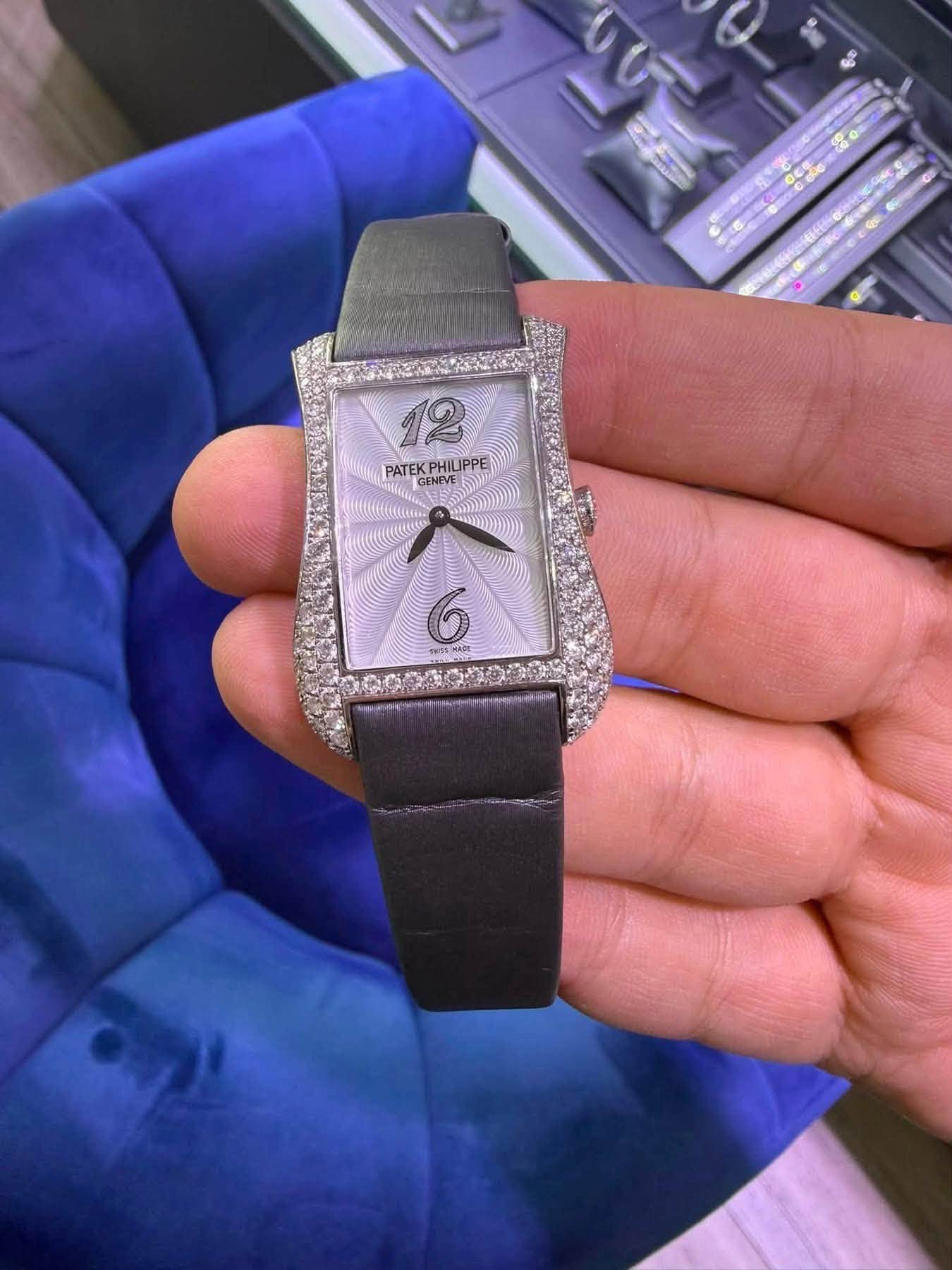 May be an image of wrist watch and text that says 'চ e 12 PATEKPHILIPPE PHILIP PATEK GENEVE GENEVE'