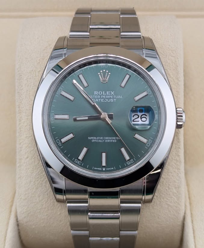 May be an image of wrist watch and text that says '50 ROLEX STER TE PERPETUAI TUAL PATEJUST SUPERLATIVE SUPELTLLI SUPERLATIVECHRONONETE CHRONOMET OFFICIALLYCERTIFIED CERTIFIED…