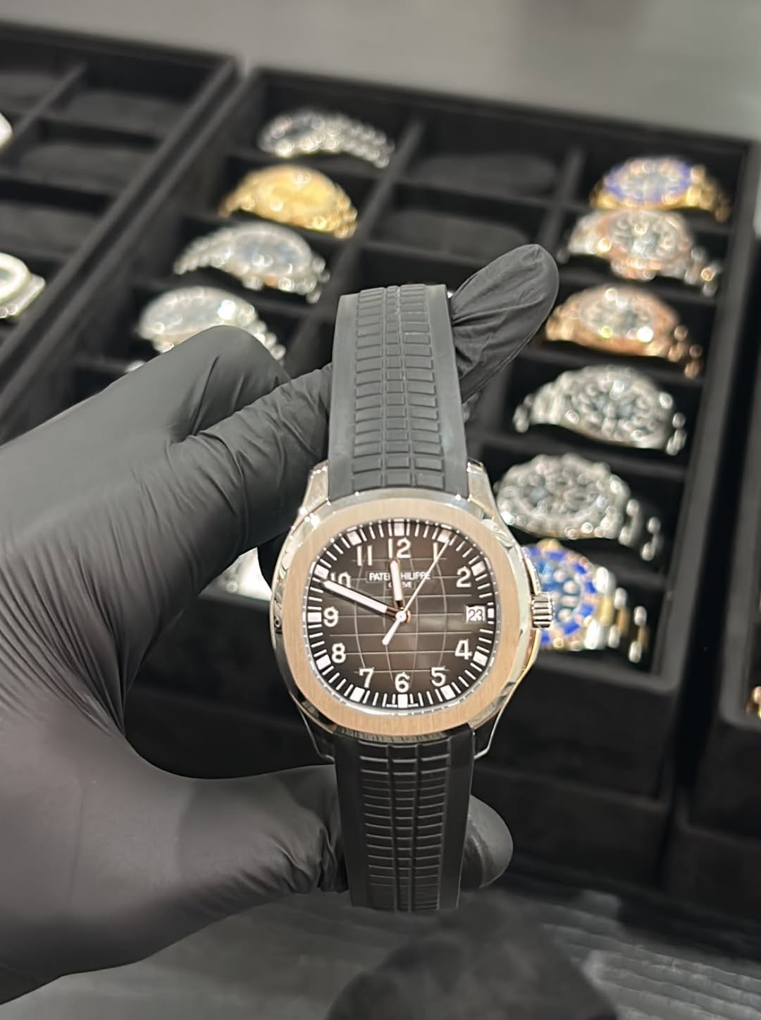 May be an image of wrist watch and text that says '11 2 α£ PATE HUP M 2 9 H 23 1 8 D 7 6 5 λμ'