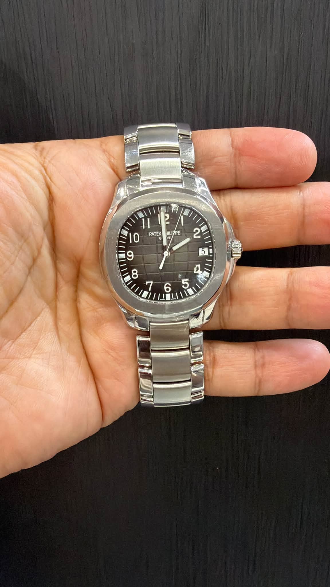 May be an image of wrist watch and text that says '14 1 2 LPPE PPE 11 10 PATEK D و 2 1 5 م 8 7 5 6'