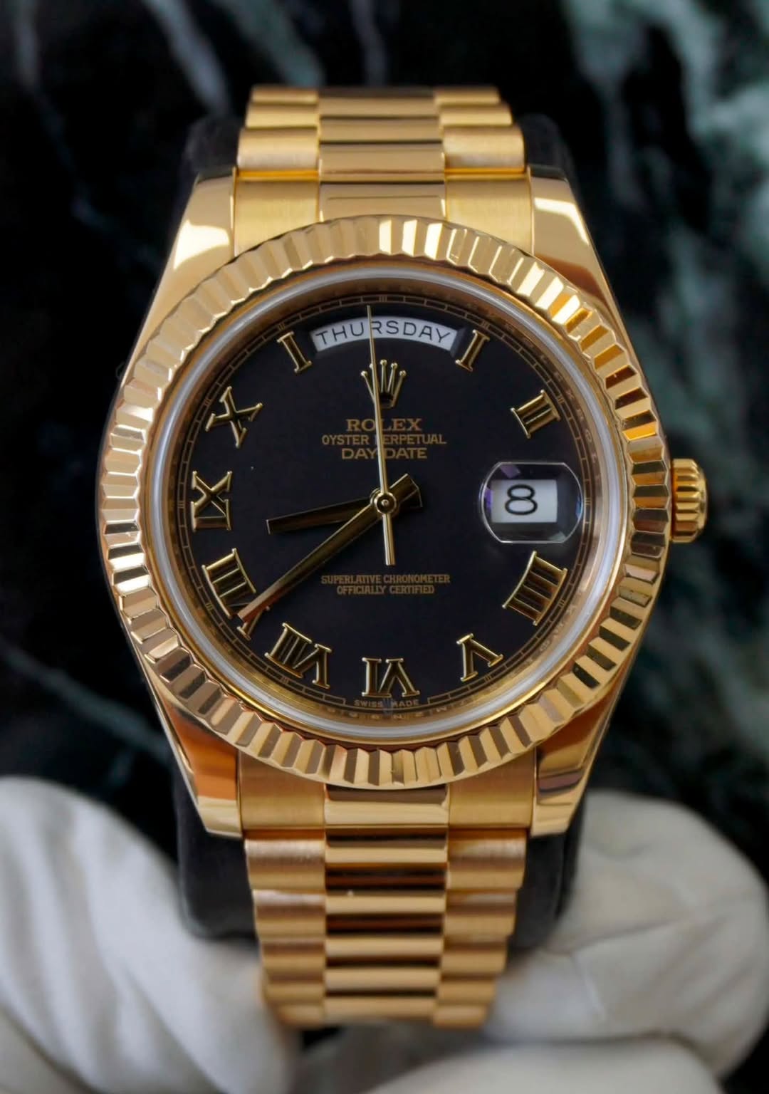 May be an image of wrist watch and text that says 'I THURSDAY THU URSDAY III 8 መበ X nAnЛ IIK I'