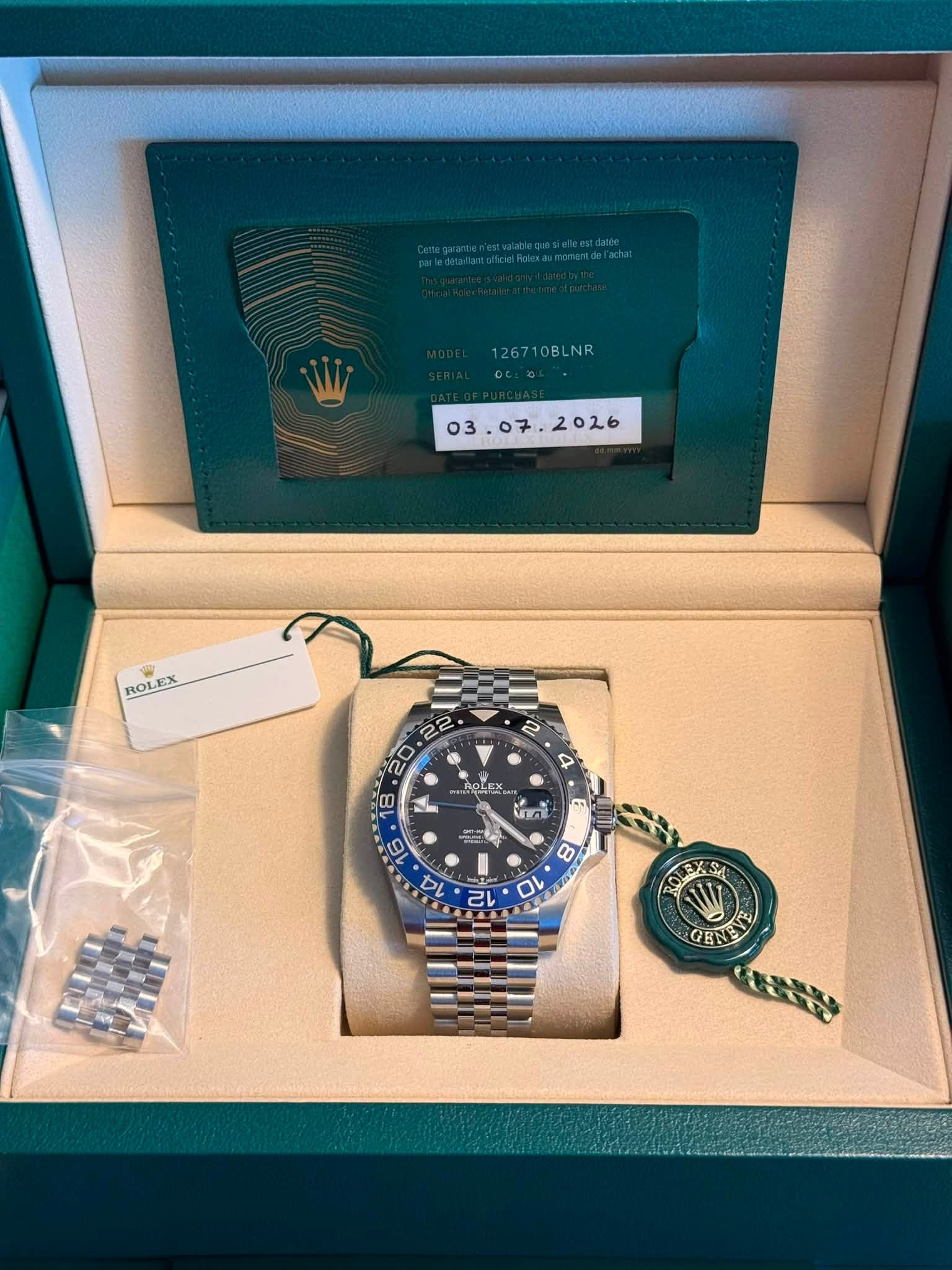 May be an image of wrist watch and text that says '1267108 126710BLNR ROLEX ROLI 2 R V ROLEX MnL 00 0 さ 2い SA -_ー GE GEN NE 대포물'
