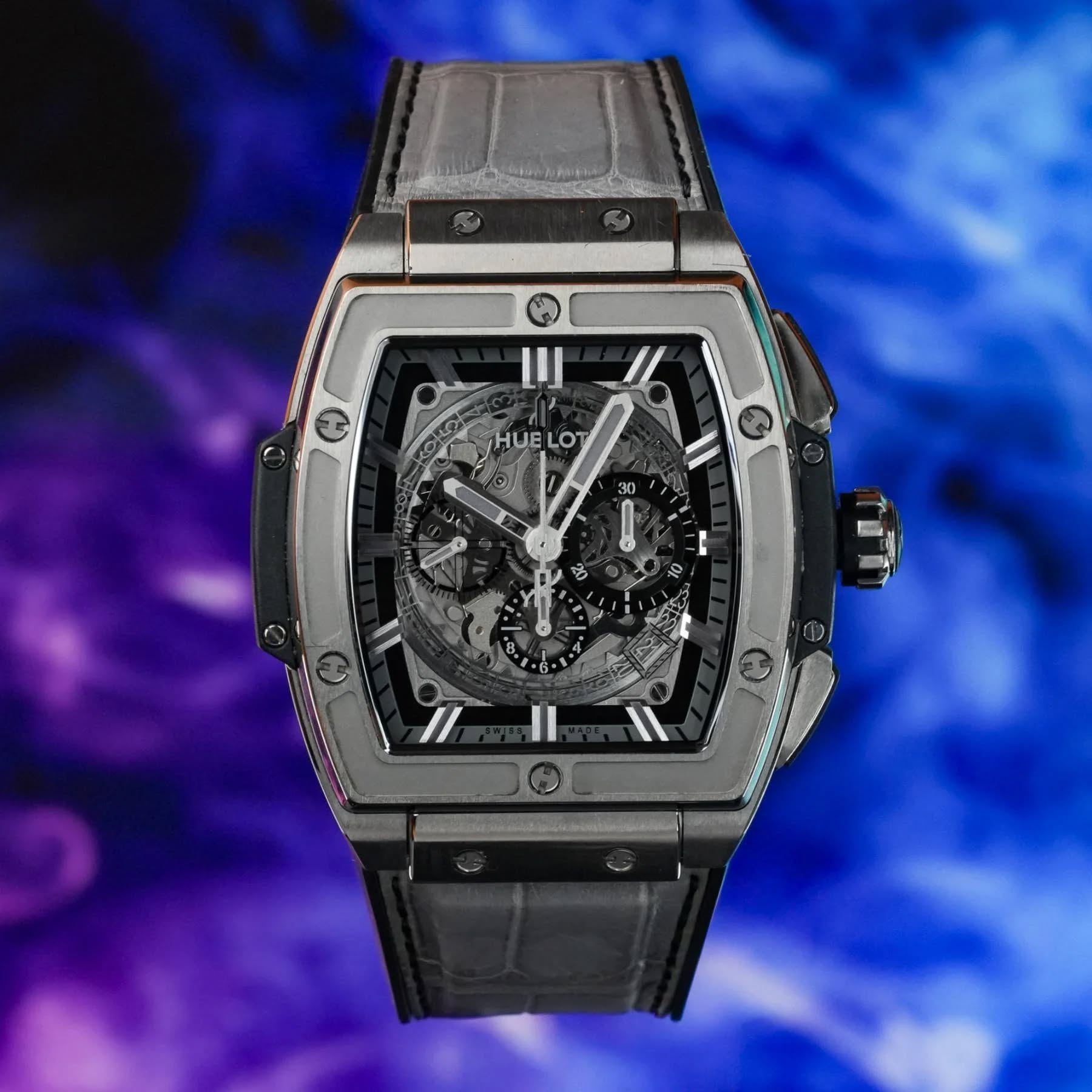 May be an image of wrist watch and text that says '川 HUELOT LO 30'