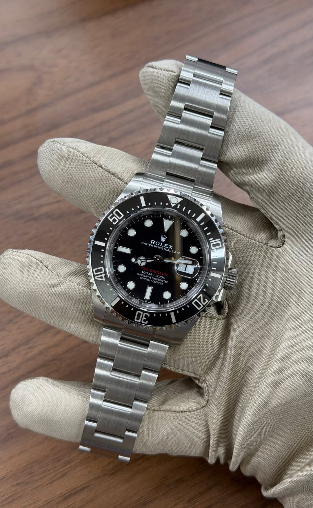 May be an image of wrist watch and text that says 'VD 50 ROLEX EX ROL ROLEX N 10 40 LE 30 20'