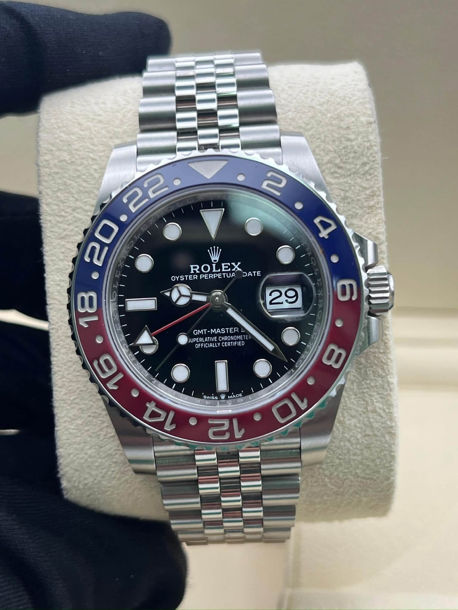 May be an image of wrist watch and text that says ' RO ROLEX OYSTER OYSTERPERPETUA_DAT PERPETUA DATE 29 6 GMT -MAST ER GMT-MAST HRONOME IPERLAT OFFICIALLY OFFICIALLYCERTFIED…