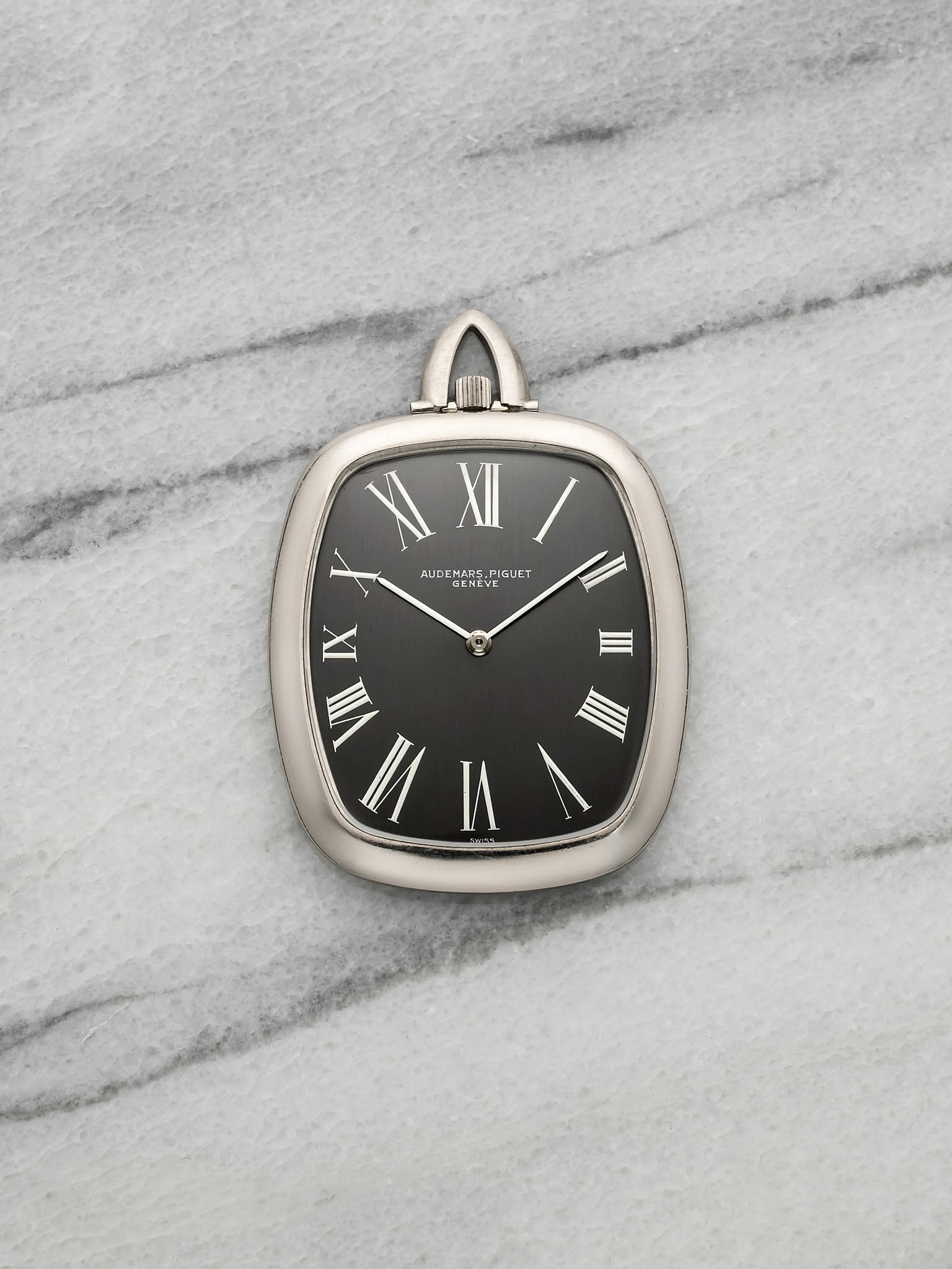 May be an image of wrist watch, jewelry and text that says 'KX/ X XII AULEMARS.PIELET AULE AUZEMARS, HARS PIELET αΕEE XI E 4 I'