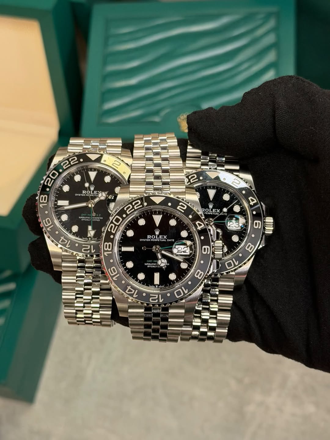 May be an image of wrist watch and text that says '2 • ROLEY 16 4 G1 2 OIC 2 22 CNTR 20 18 4 ROLEX E DATE လ 9 UIEIO '