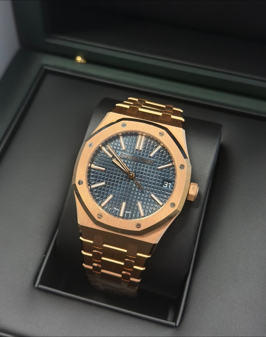 May be an image of wrist watch and text that says '7 ال ንክ UDER 37 S 2'