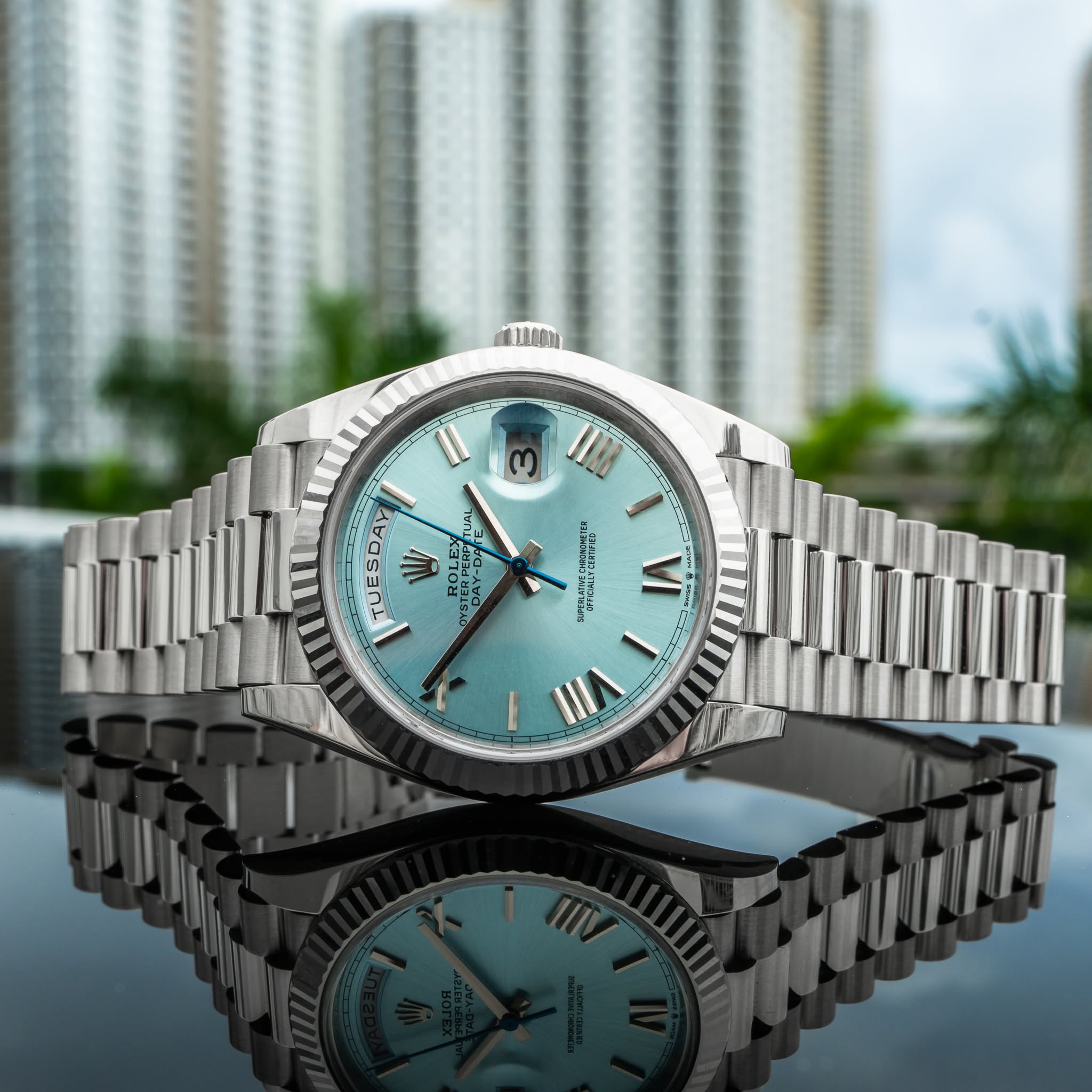 May be an image of wrist watch and text that says 'JJODN IIII II 2 TUESDAYY TUESDAY W ROL DAI Y-0H ללחצר 1 SEIEN V'