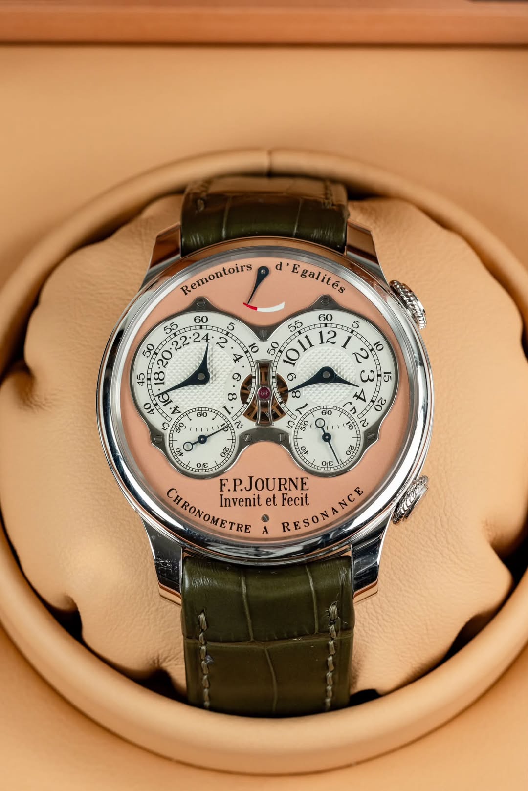 May be an image of wrist watch and text that says 'd ,Egalités Remontoirs 12H 18 30 4O STr S E7 ,, 12 10 2 ١ذ + 00 2 ミュ CHRONOMETRE F.P.JOURNE F. F.P. Invenit et RESONANCE Fecit…