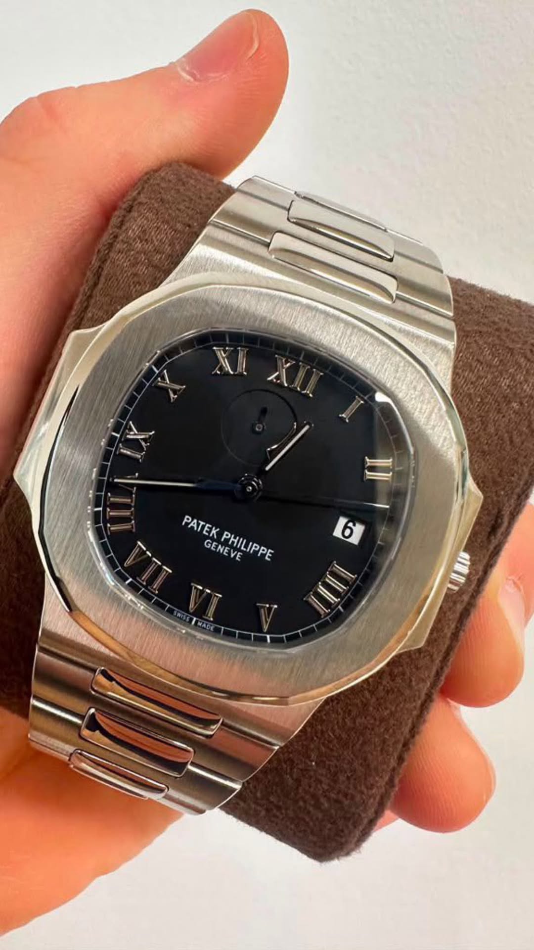 May be an image of wrist watch and text that says 'PATEK GENEVE PHILIPPE'