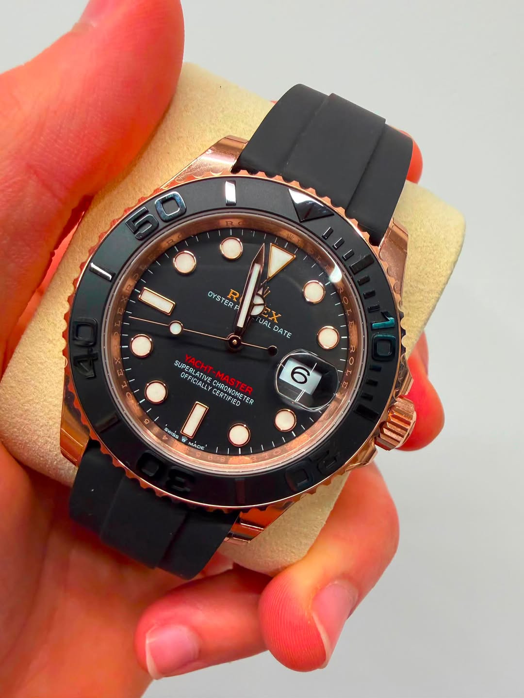 May be an image of wrist watch and text that says 'OYST OYSTER ER R OYS X AL DATE 0 SUPERI GERATIVE TACHI FFICIALLY SUPERLATIVE BLATIS RLATIVE HT- CRONOMETE EREOFED TER MASTER…