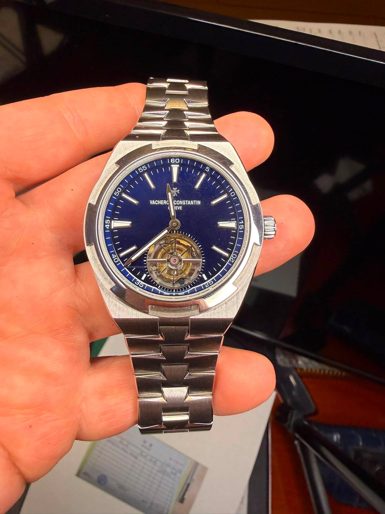 May be an image of wrist watch and text that says ' VACHERC 10 15 CONSTANTIN CVE 45 10セ 海 O 35 C C 35 බට مي 22'