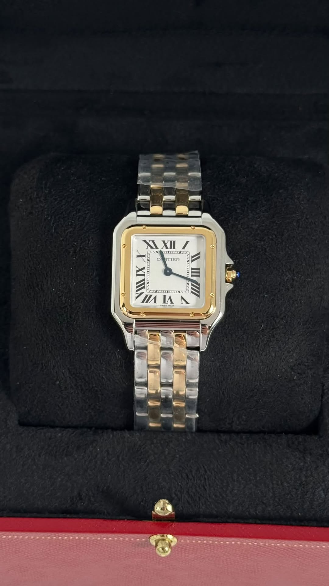 May be an image of wrist watch and text that says 'XI XIXII XII LEZIZAZ T4 ጀን .TE곡 TIER S I E ミ IA IA ИИЛ A'