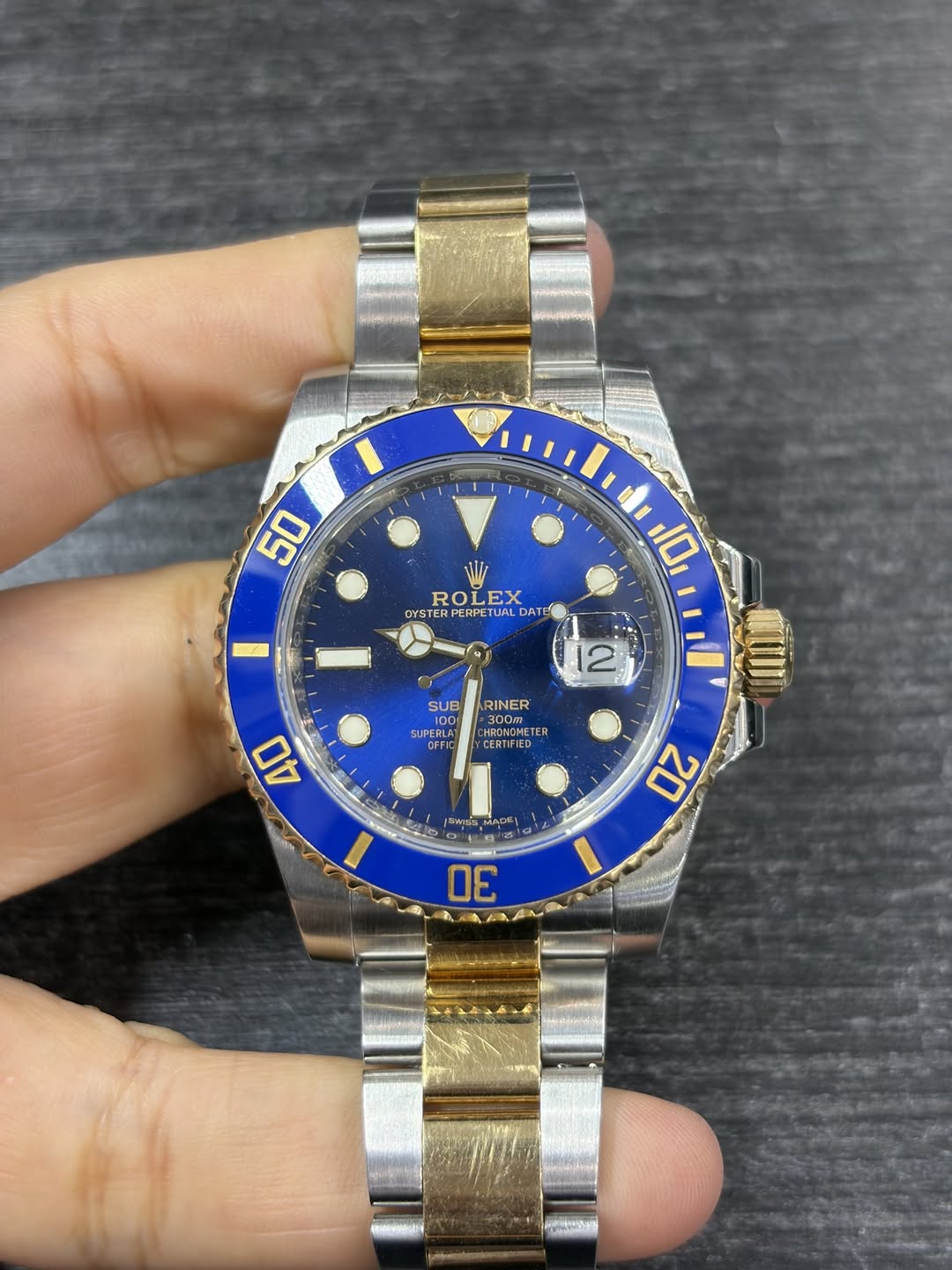 May be an image of wrist watch and text that says '50 មងរ 10 ROLEX EX OYSTERP TOL DAT SUB 2 SUPERLA 40 RINER 300m HRGNOME TER CERTIFIED I 5wdMAOE BO 20 30'