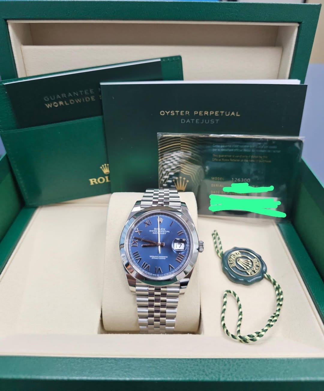 May be an image of wrist watch and text that says 'OYSTER OYSTERPERPETUAL PE ERPETUAL AL PERPET ROL ROL RC 신구 SoN ផស JUST IX VII รร ល 乳生台'