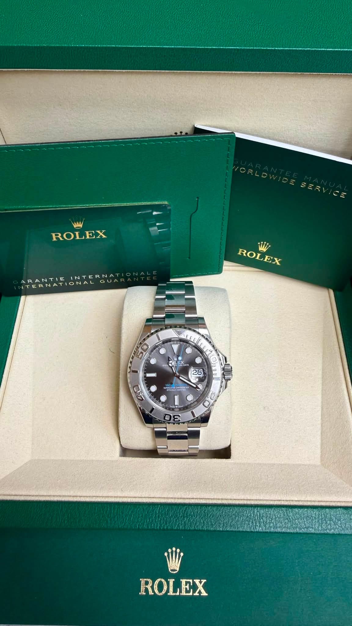 May be an image of wrist watch and text that says 'JAM ROLEX INTERNA ROLEX W 50 C ৫ਰ 40 20 .의 있음 0 โด ROLEX'