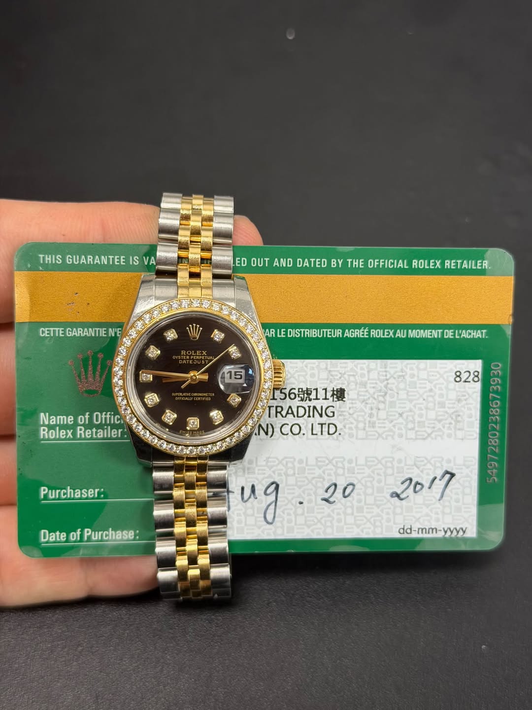 May be an image of wrist watch and text that says 'THIS GUARANTEE IS VA ED OUT AND DATED BY THE OFFICIAL ROLEX RETAILER. CETTE GARANTIEN'E CETTEGARANTIEN'E Ν'Έ 15 Name of Offici…