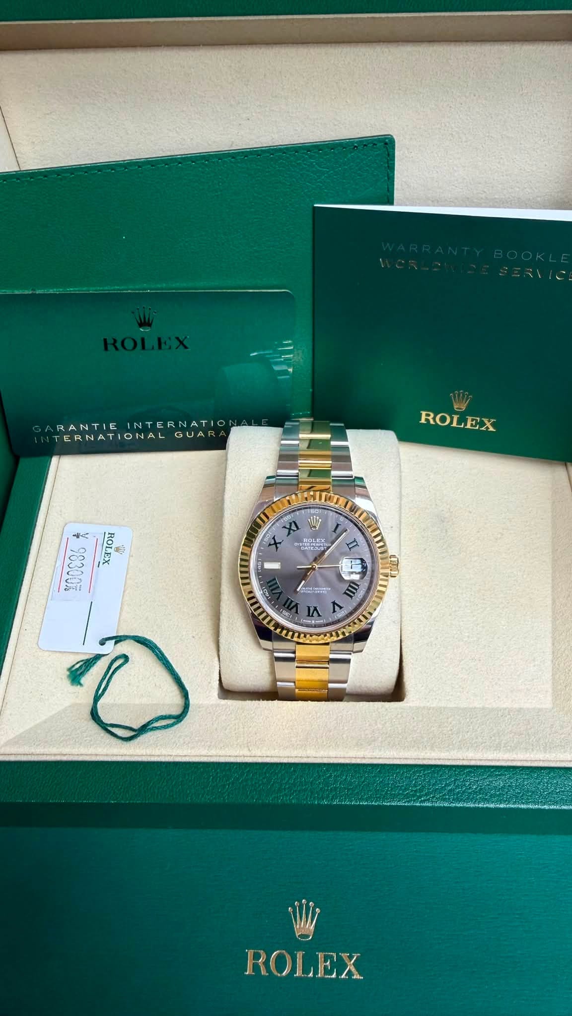 May be an image of wrist watch and text that says 'RANTIE NTERNATI ERNATIONAL RANTIKINTERNATI GUA ROLEX Hi 100006 T XATOM XI E A 温 SI00E - I I I^ TA ROLEX'