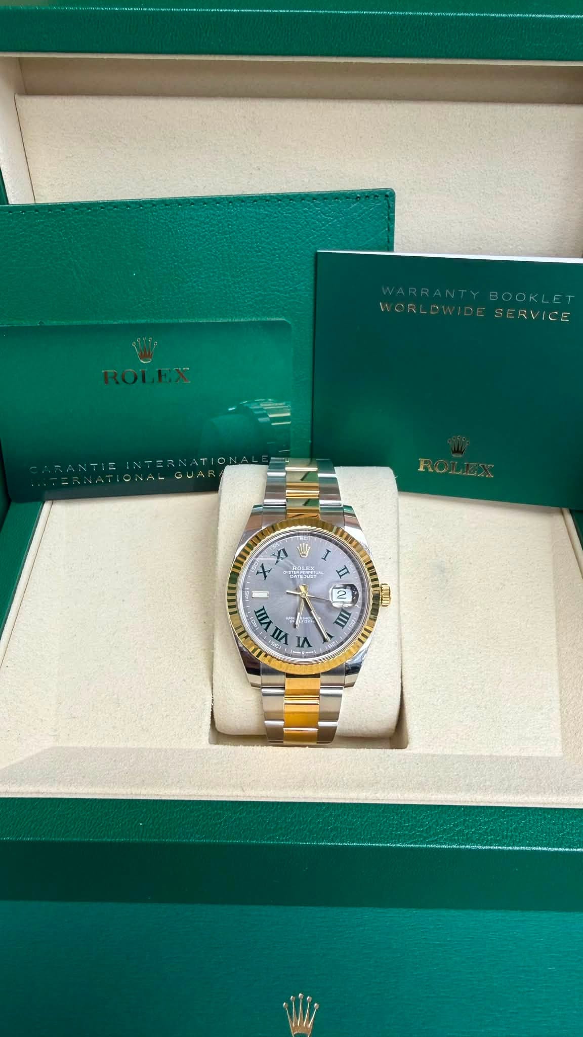 May be an image of wrist watch and text that says 'I yι 방 ME TE 2 m VIII LEX л 5'