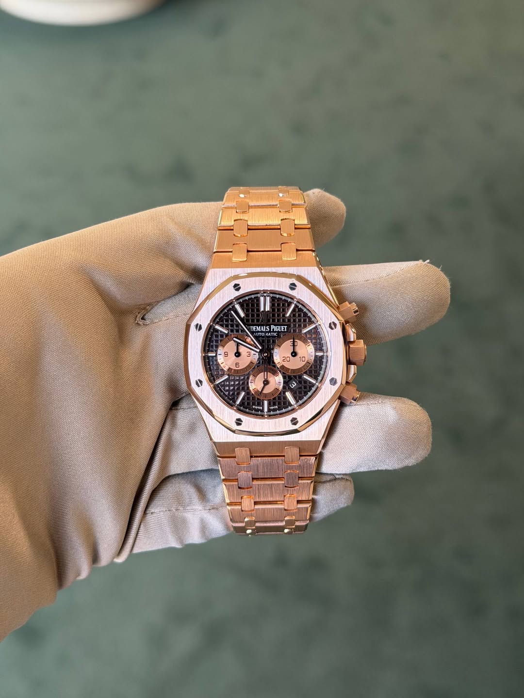 May be an image of wrist watch and text that says 'e EMAE FMAESPICUFT PICUFT - 9 5 ロ 20 0 ن ن D A ラ E ယီ'