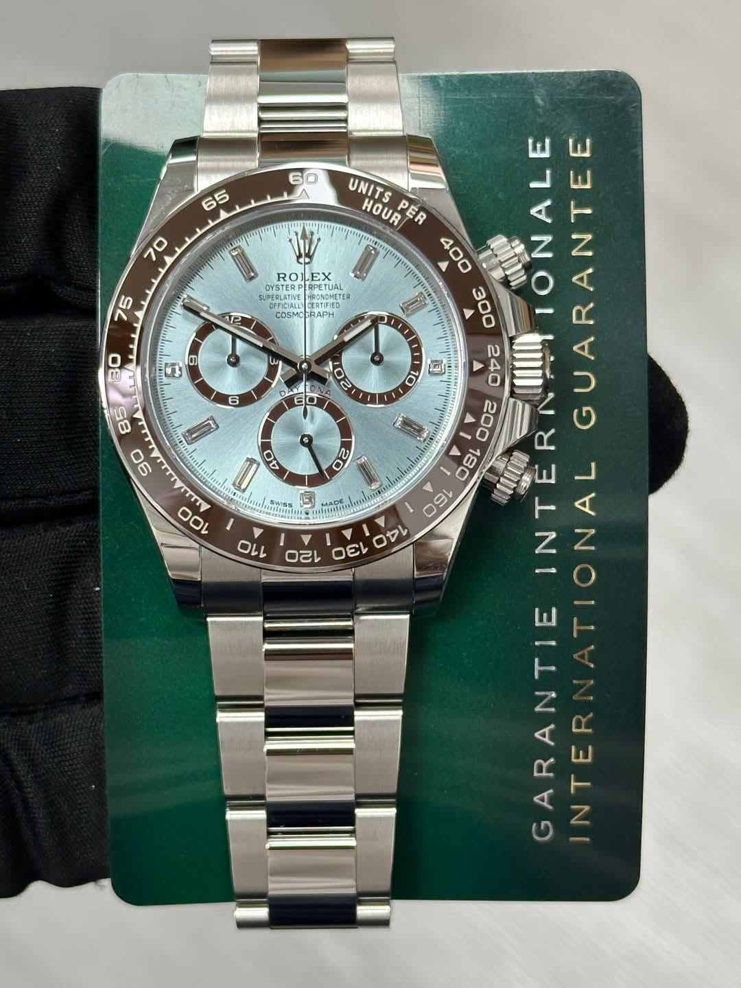 May be an image of wrist watch and text that says '60 65 70 ROLEX RO 75 SUPERLATNE PERLATNEHRONO HRONOMETER 12 COSMC CRAPH V 6 DA B0 D AO UNIT HOUR PER 0 100 NALE L N M 1 000 10 E…