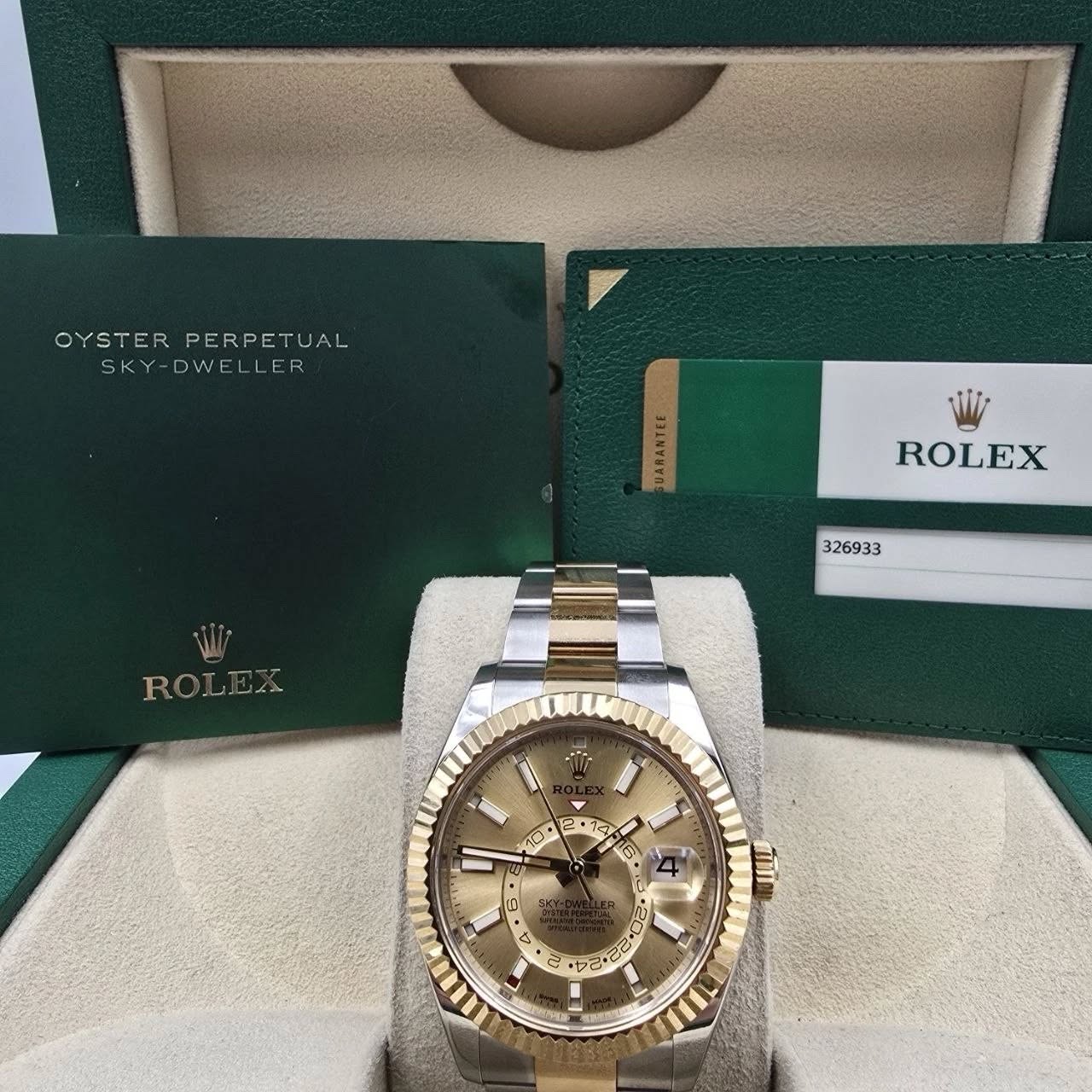May be an image of wrist watch and text that says 'OYSTERPERPETUAL OYSTER PERPETUAL SKY-DWELLER R SKY DWEL DRANTEE ROLEX 326933 ROLEX • ححه ናፈ مہ IL 6 10. F mn E t 4 4 ល လ すこ 4…