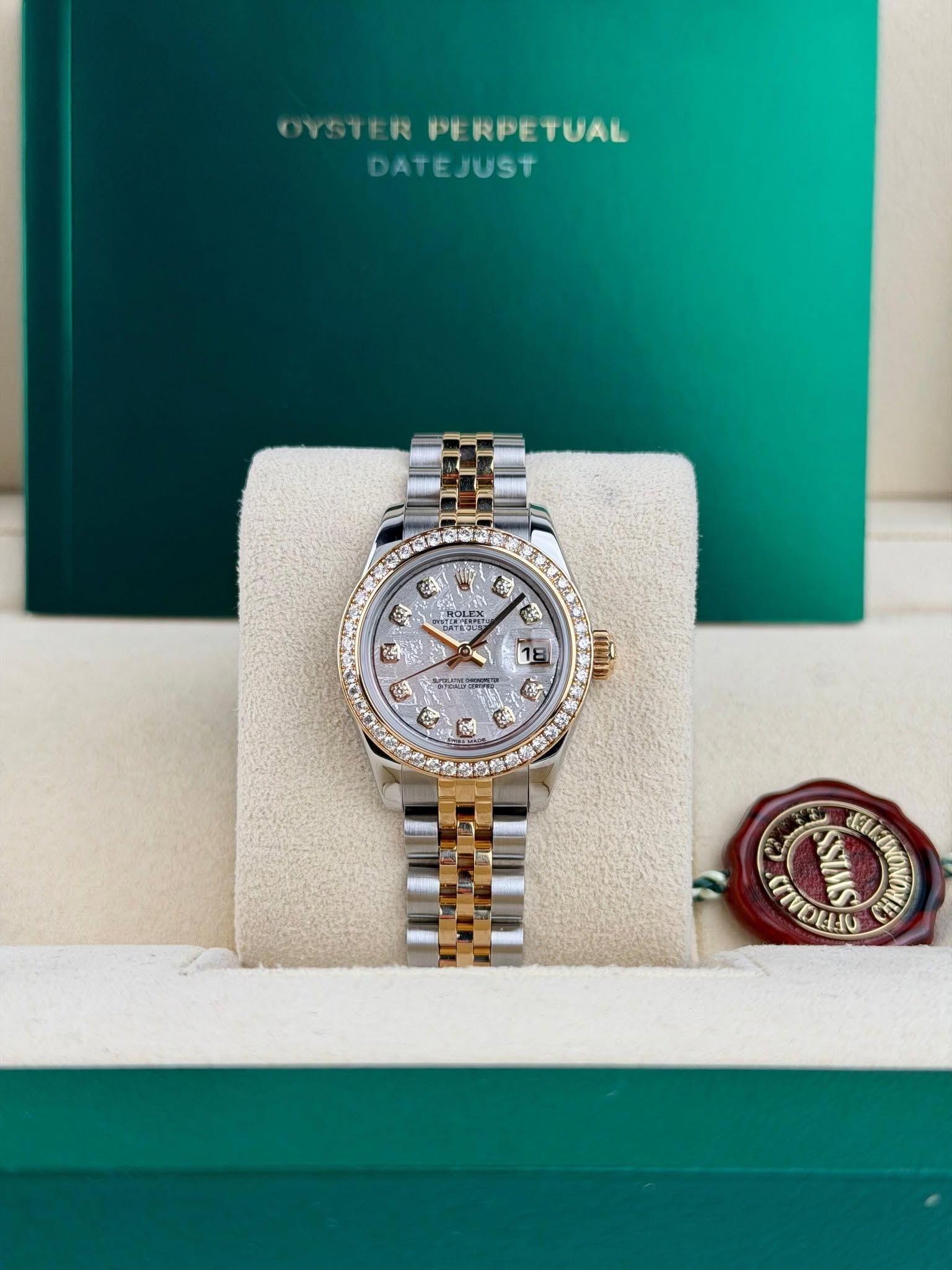 May be an image of wrist watch, cufflinks and text that says 'OYSTERPERPETUAL OYSTER PERPETUAL 下E DATEJUST ផ្កា สง កន 金 T Μ DEAO'