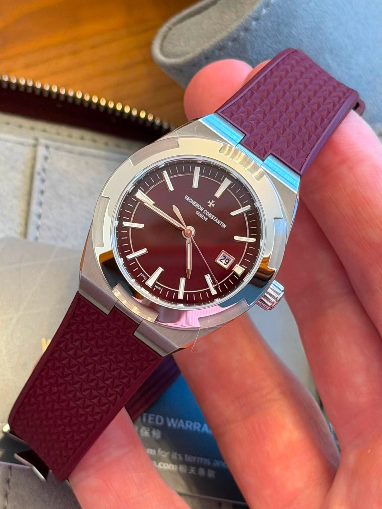 May be an image of wrist watch and text that says 'VACHERON ¥ SENG CONS ONET ENE INTIM 29 EDWARRA cOn'