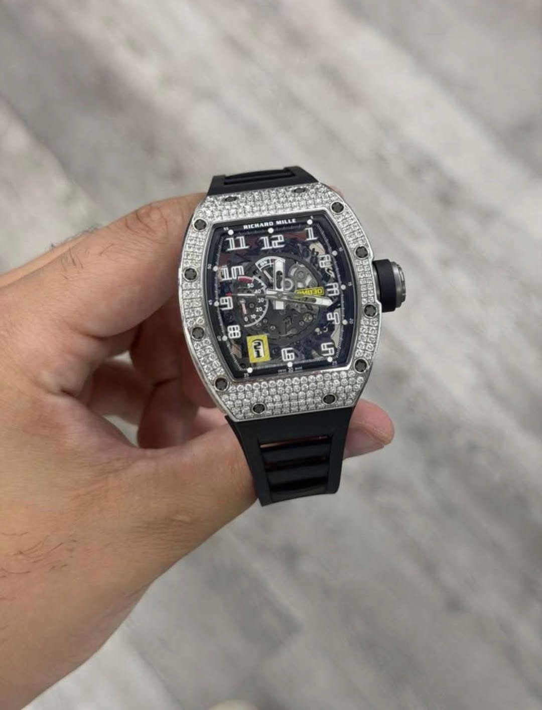 May be an image of wrist watch and text that says 'RICHARD MILLE II 끄군 I 三 للة เน - Vi SMUJO 円 20 BR 를 قا 5 ည'