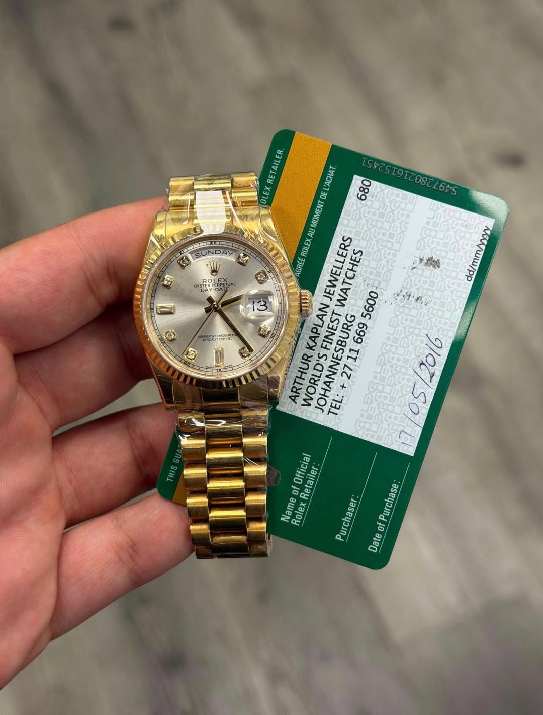 May be an image of wrist watch and text that says 'ETAILER 680 S854575 SUNDAY ちか 今 ROL ROLE おくけば 13 梅 มี #DCHI E והן ACHAT. DE MUMENT AU JEWELLERS ROLEX AGREE TIS WATCHES…