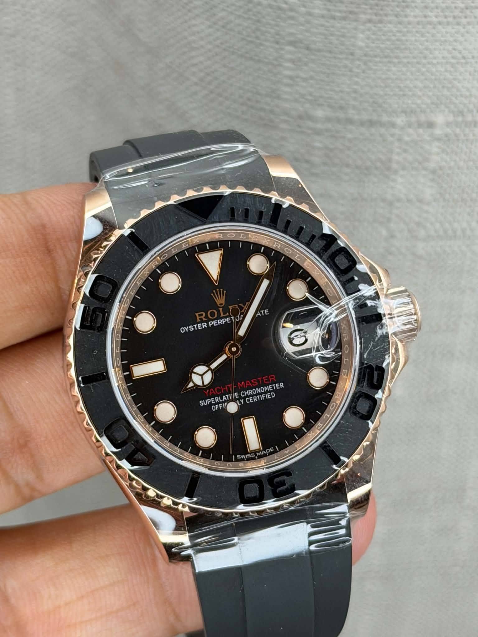 May be an image of wrist watch and text that says 'ATE OYSTER OYSTERPERPE PERPE OF E SUPER TY/ LY CERTIFIED CHRONOMETER IED SUPERLATE/E RLATY/ CERT OFFW 2 0 E SW'