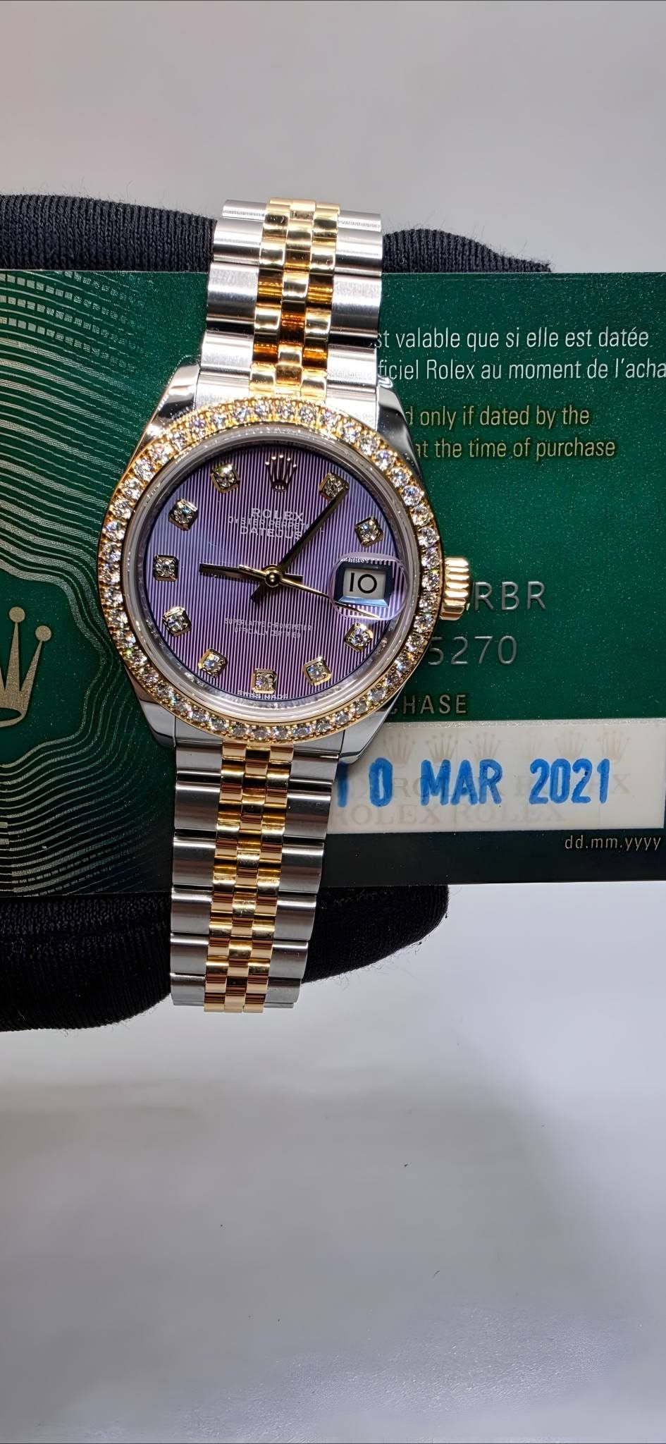 May be an image of wrist watch and text that says 'tvalablequesiellestdatee va able que SI elie est datée ielRolex.aumomentdel'ach acha e Rolex moment de onlyifdatedbythe the…