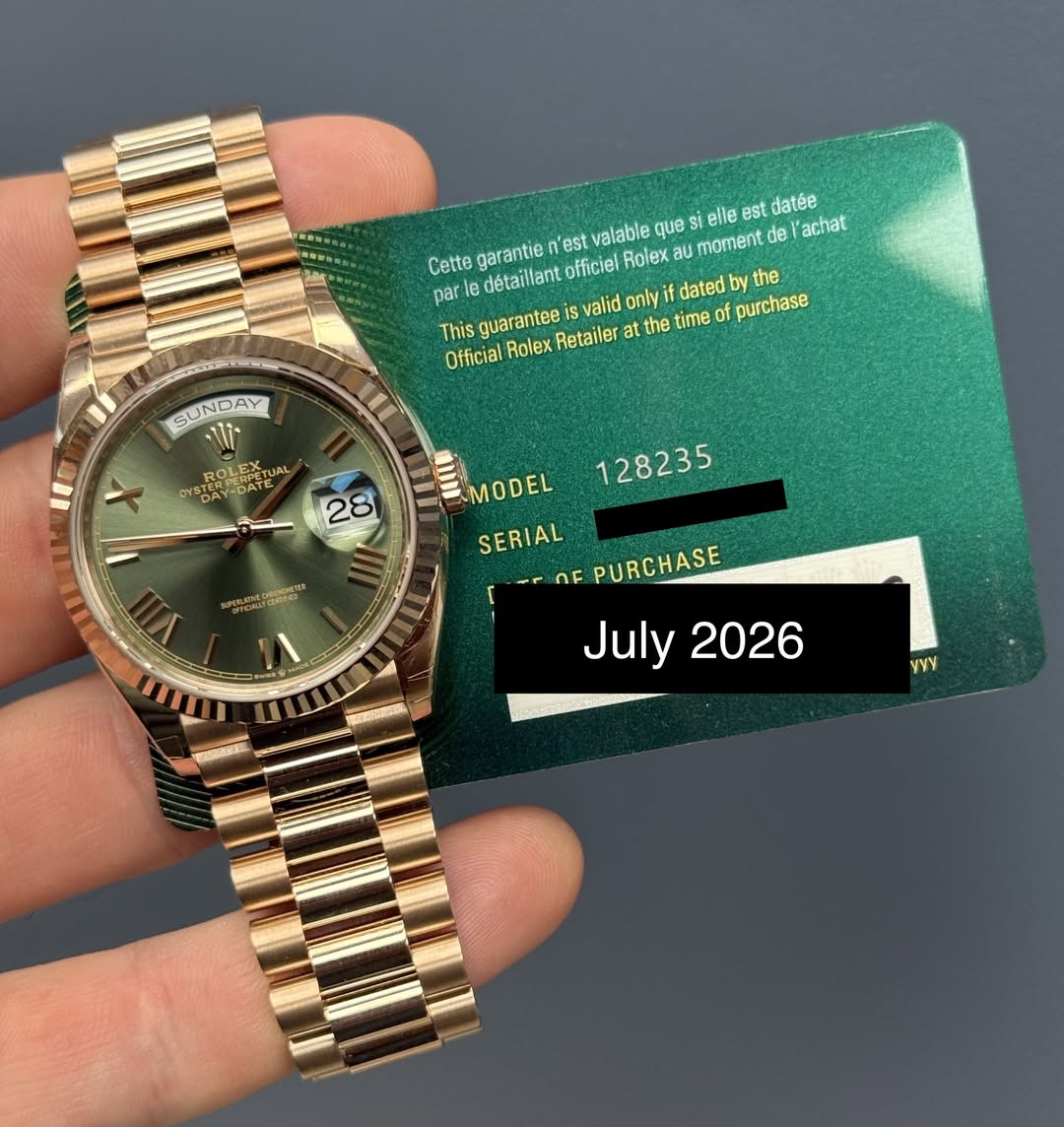 May be an image of wrist watch and text that says 'moment de 'achat Cette garantie 'est valable que e elle es est datée he par détaillant officiel Rolex valid…