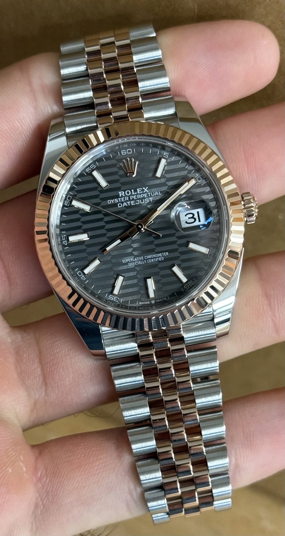 May be an image of wrist watch and text that says ' ROLE LEX TUAL OYSTER YSTERPERPET DATEJUST DATEJO PERPET DAT PERPETUA EJUST 451 31 SUPERLATWE OFFICIALL SUPELTLER ራራቸ CHROWIMETER…