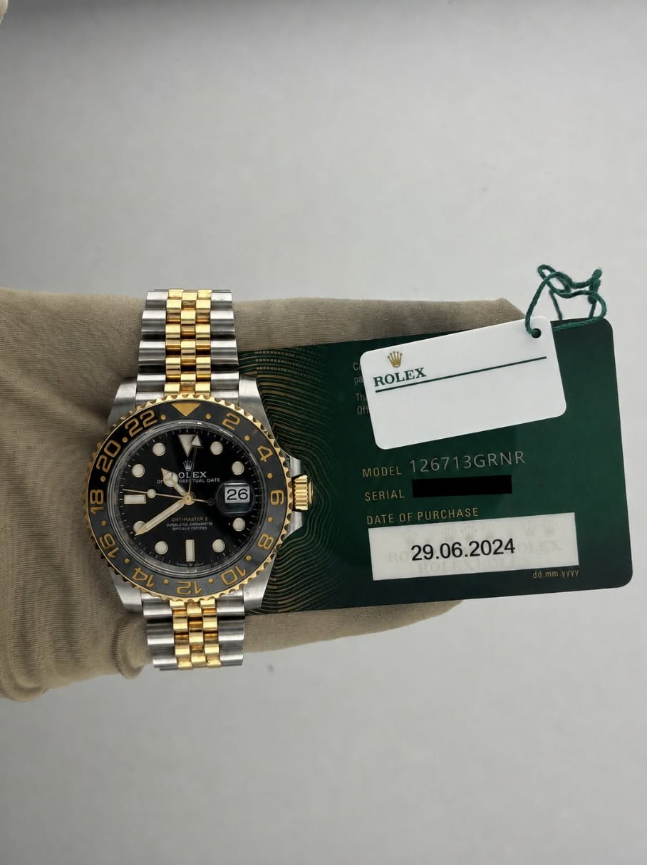 May be an image of wrist watch and text that says 'Mir ROLEX 26 ወ ข '