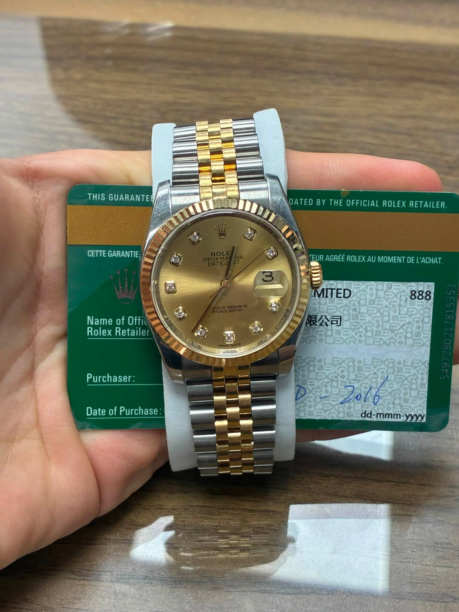 May be an image of wrist watch and text that says 'THIS THISGUARANTE GUARANTE ATED ADATEDBYTHEOFCIALROLEKRETAILE BY THE OFFICIAL ROLEX RETAILER CETTEGARANTIE CETTE GARANTIE…
