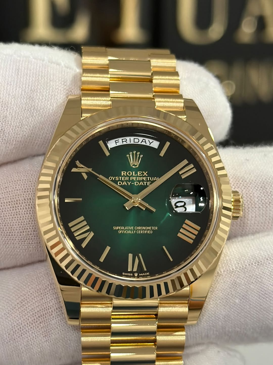 May be an image of wrist watch and text that says 'FRIDAY ROLEX OYSTERPERPETU PERPETU TUAI OYSTER DAY -DATE II M 8 UPERLATIVE SUPERLATIVECHROMONETE SUPERLATINECHRONOMETER…