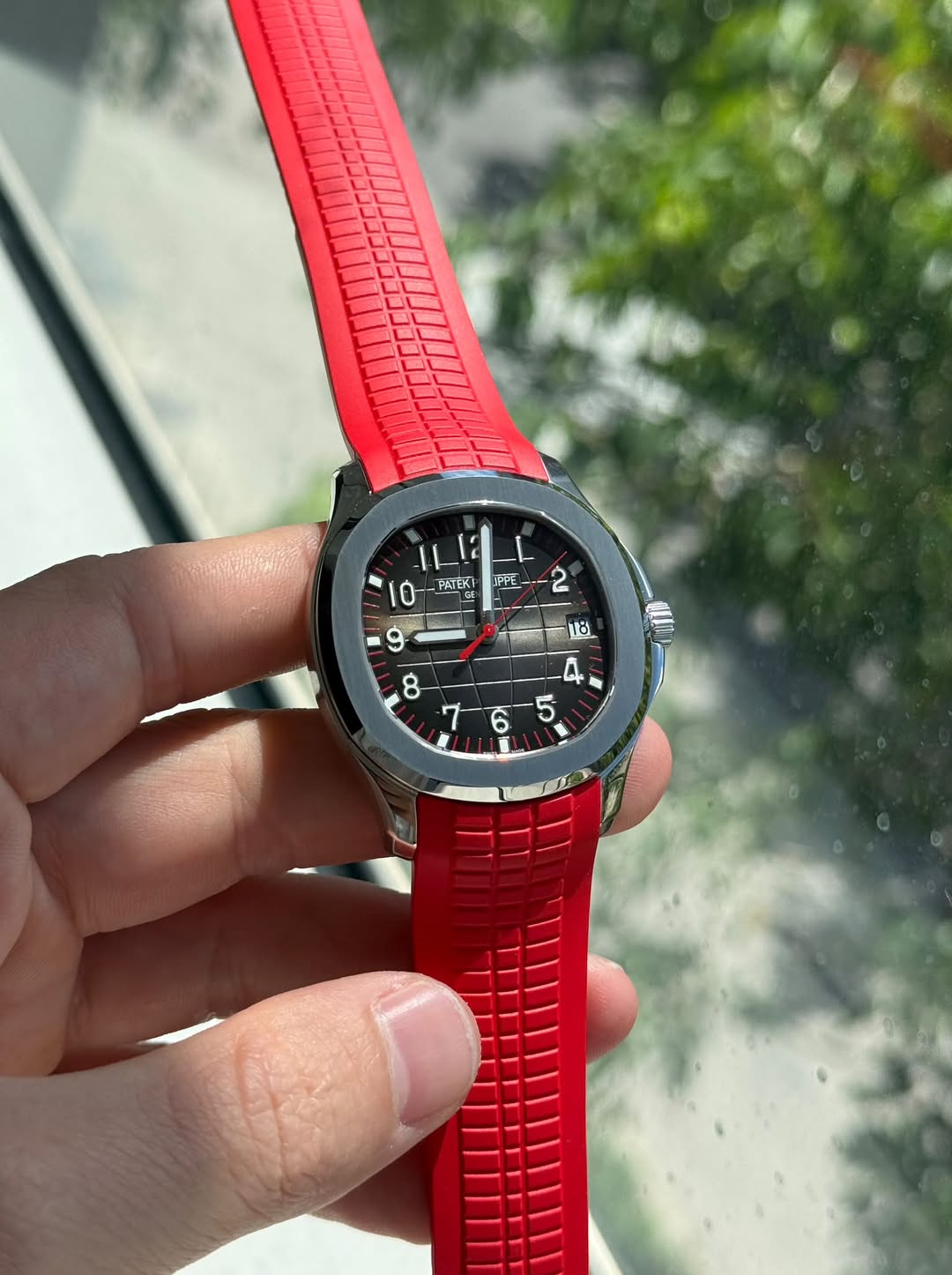 May be an image of digital watch and text that says '0 FATEK 0-FAIEKT PATEA IPFE 9 L ባ E i'