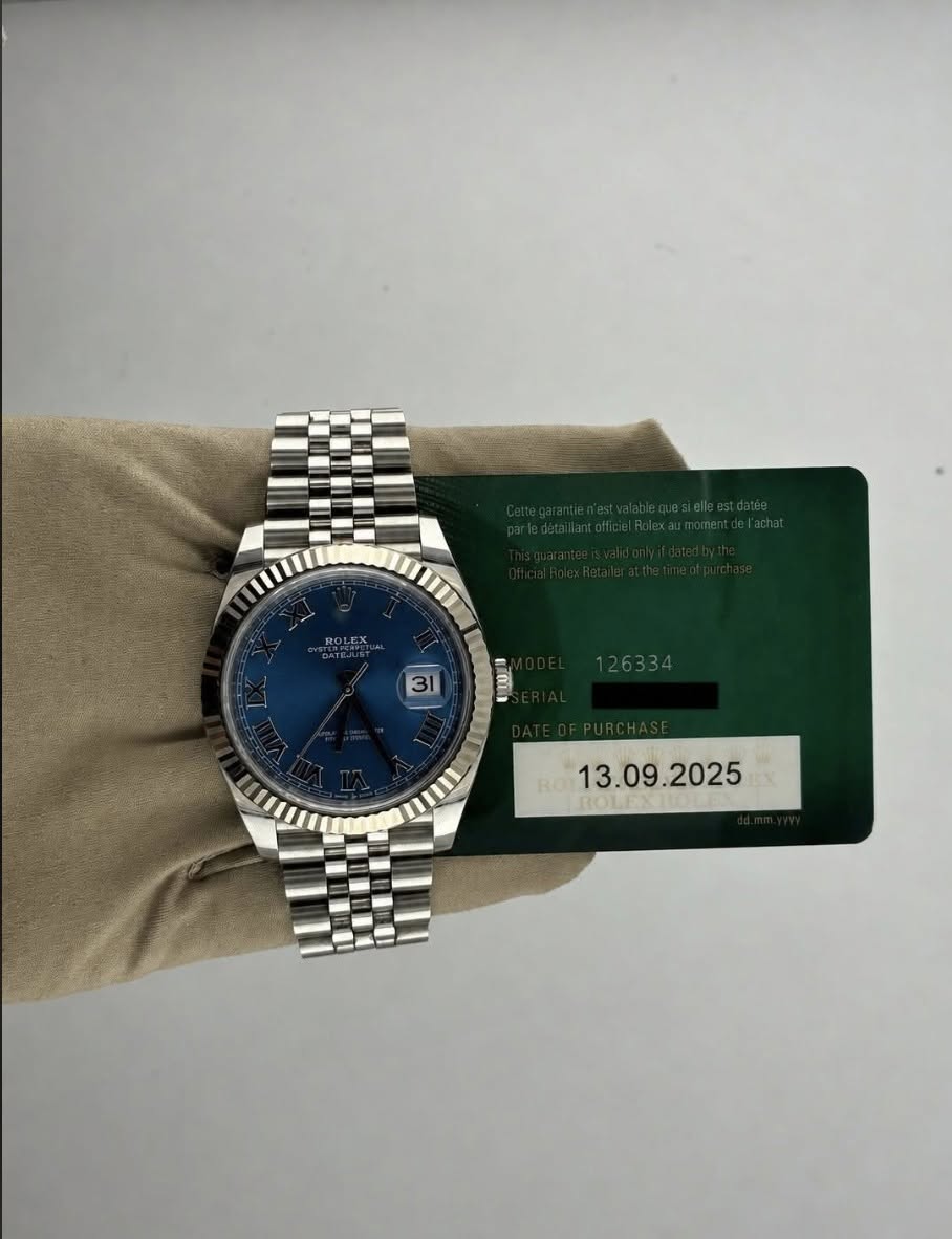May be an image of wrist watch and text that says 'ROLEX 31 O RO . ROLEXTIOTE O ROLE L'