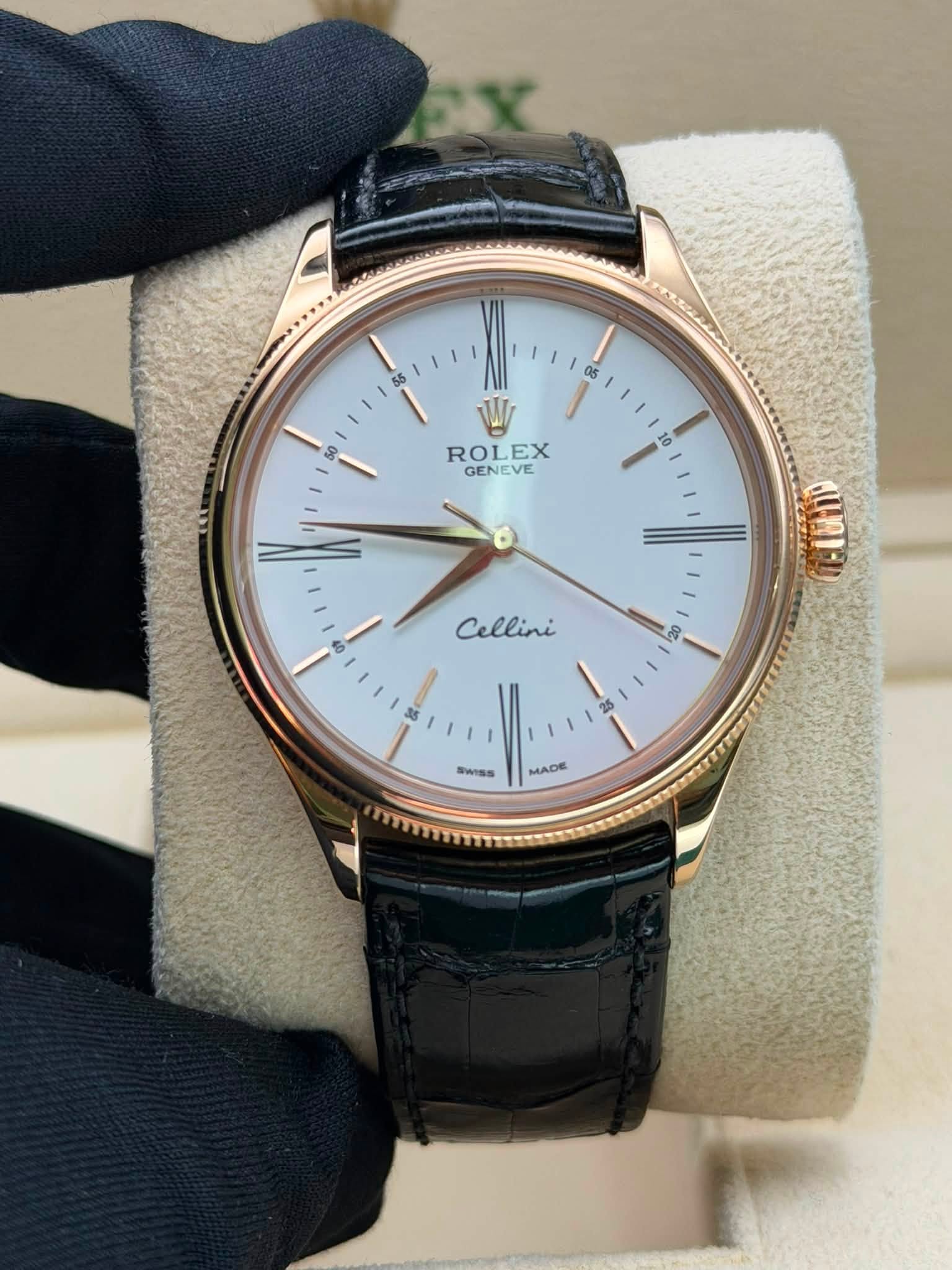May be an image of wrist watch and text that says '55 05 山 ROLEX EX GENEVE 10 Cellini E KEI e 2 U Swiss MADE'