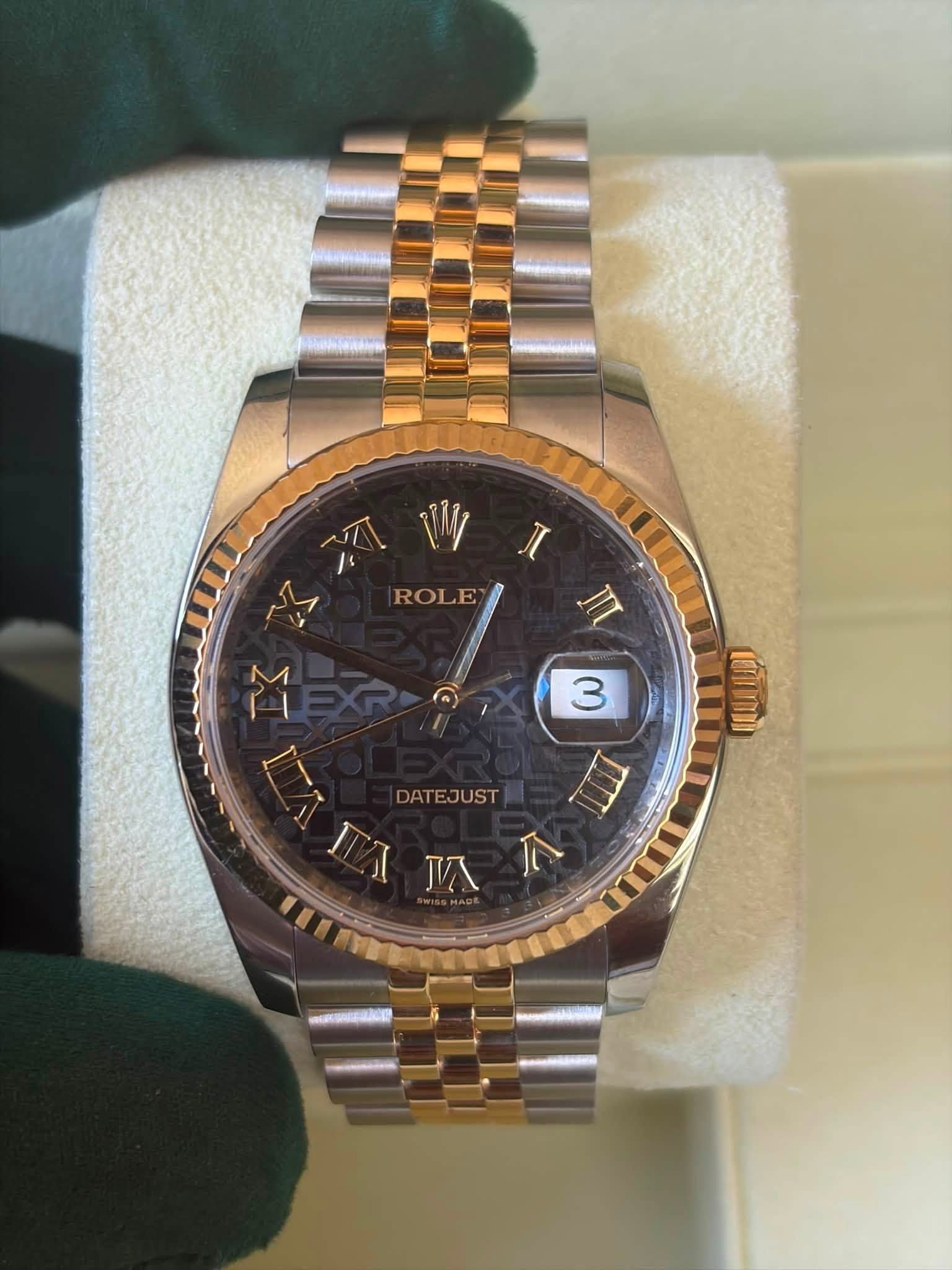May be an image of wrist watch and text that says 'لله ١ TMy ROLE I n M M 3 nЛ EMA DATEJUST 月'