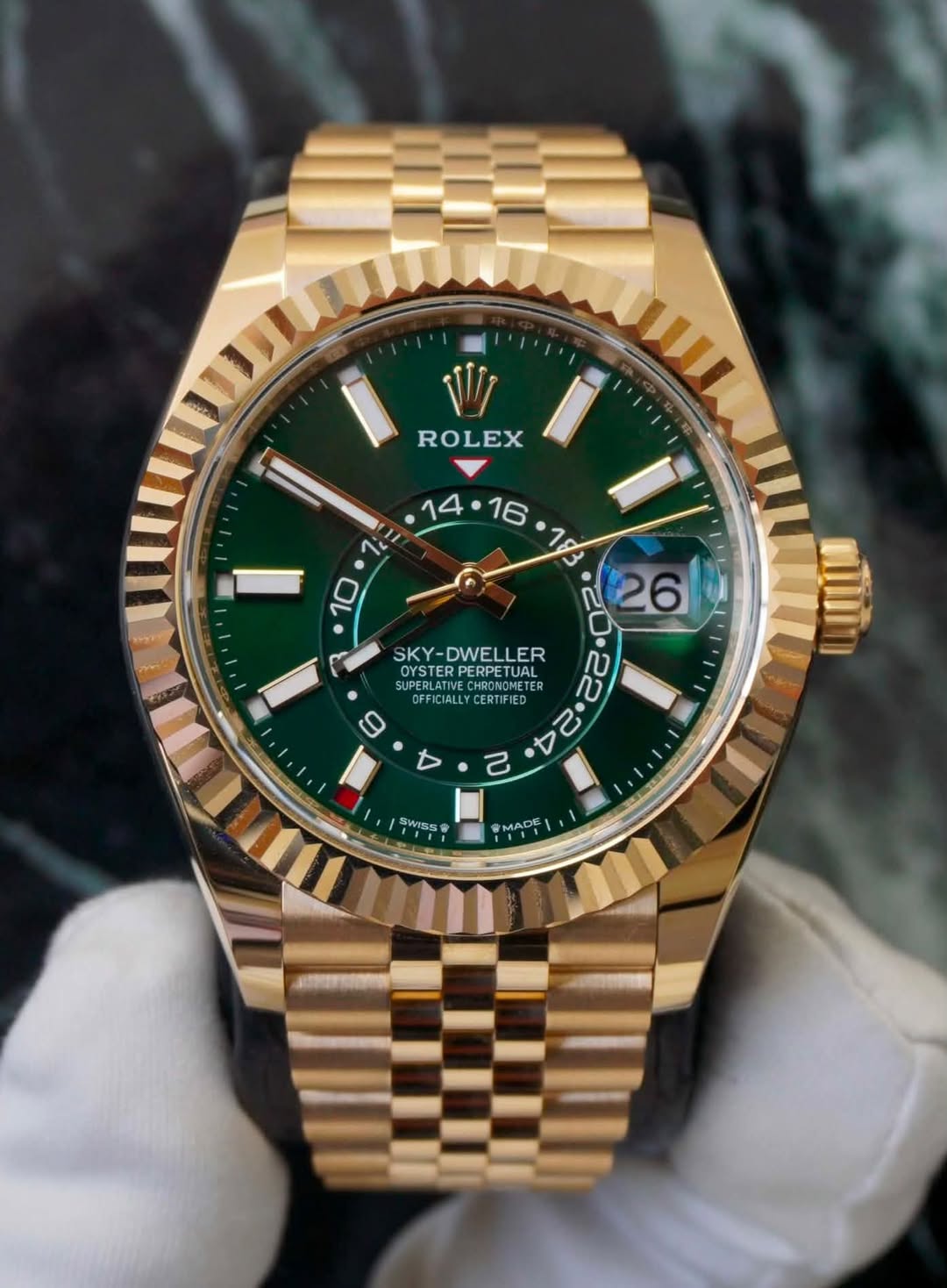 May be an image of wrist watch and text that says 'W ROLEX مى I 15 10 26 SKY SKY-DWELLER OYSTER TERPER PERPET TUAL TUAL SUPERLATI OYSTERPERPETUAL SUPE PEDILATIVECHRONONET…
