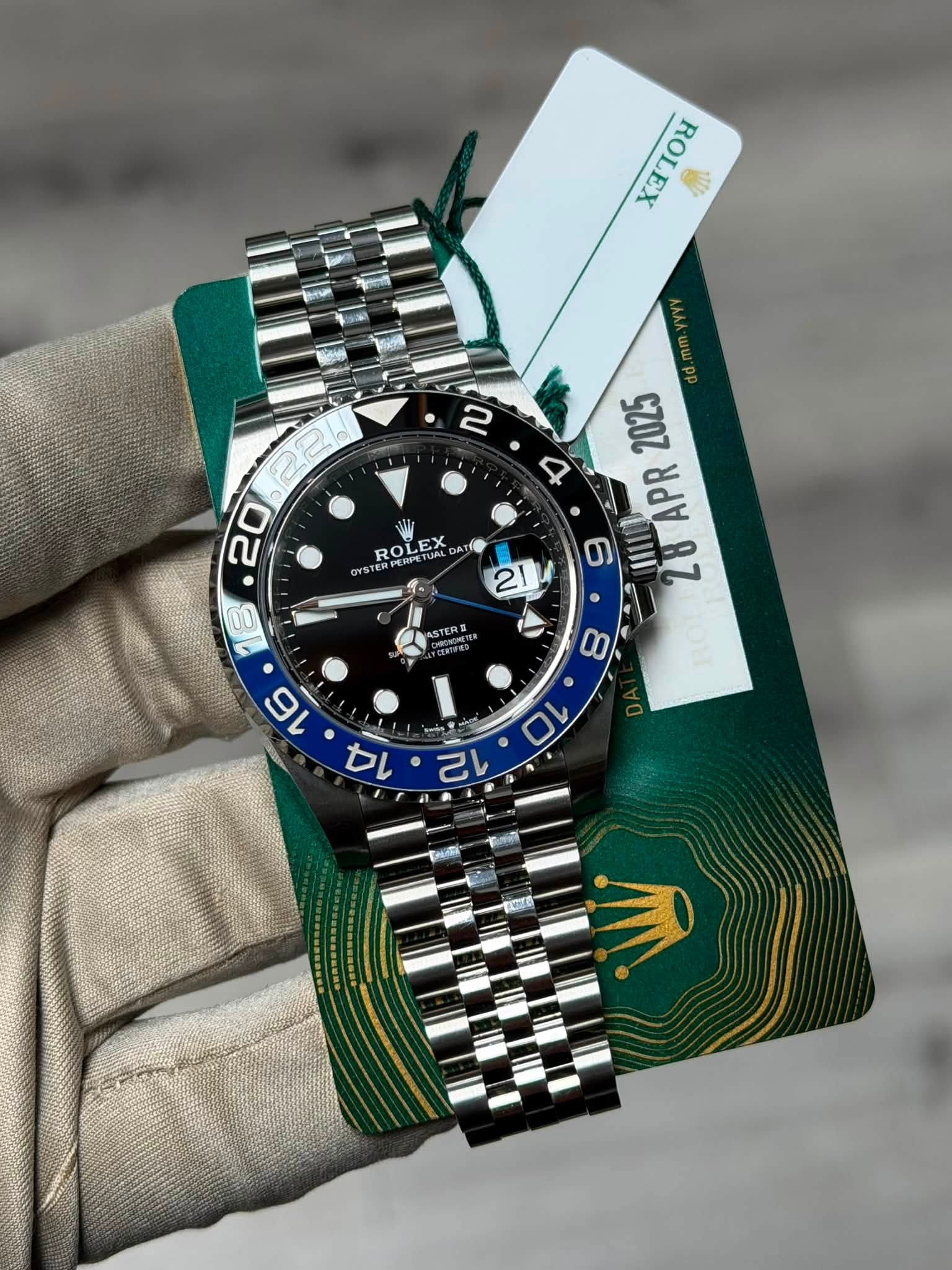 May be an image of wrist watch and text that says 'X3Toй ΜεΠΊΟΥ はT01 2 A ROLEX OYST 1a 2025 APR 9 8APR 28 21U 21 TERS 8 16 10 カ tnh C'