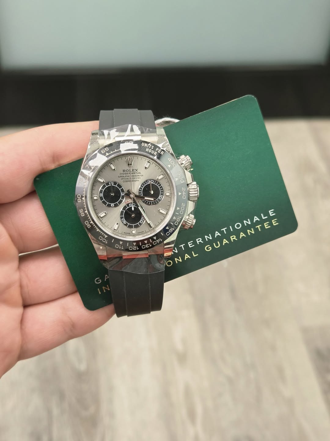 May be an image of wrist watch and text that says '65 NOUR NITSPER PER 精 正 D ២ あ កព S に 80 85 O 90 D 6Q ب 00 FO D4 08: 09 S tL ល גם DE GUARANTEE ONAL'