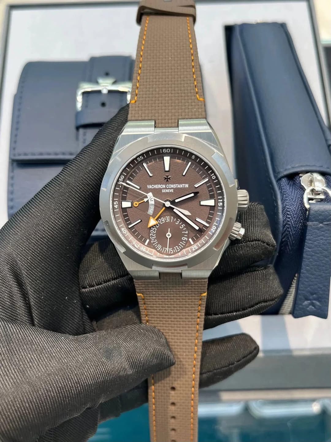 May be an image of wrist watch and text that says ' ١ 50 VACHERON CONSTANTIN GENEVE 10 lo '31 3, '5 125 SE 5 51 גי / / '