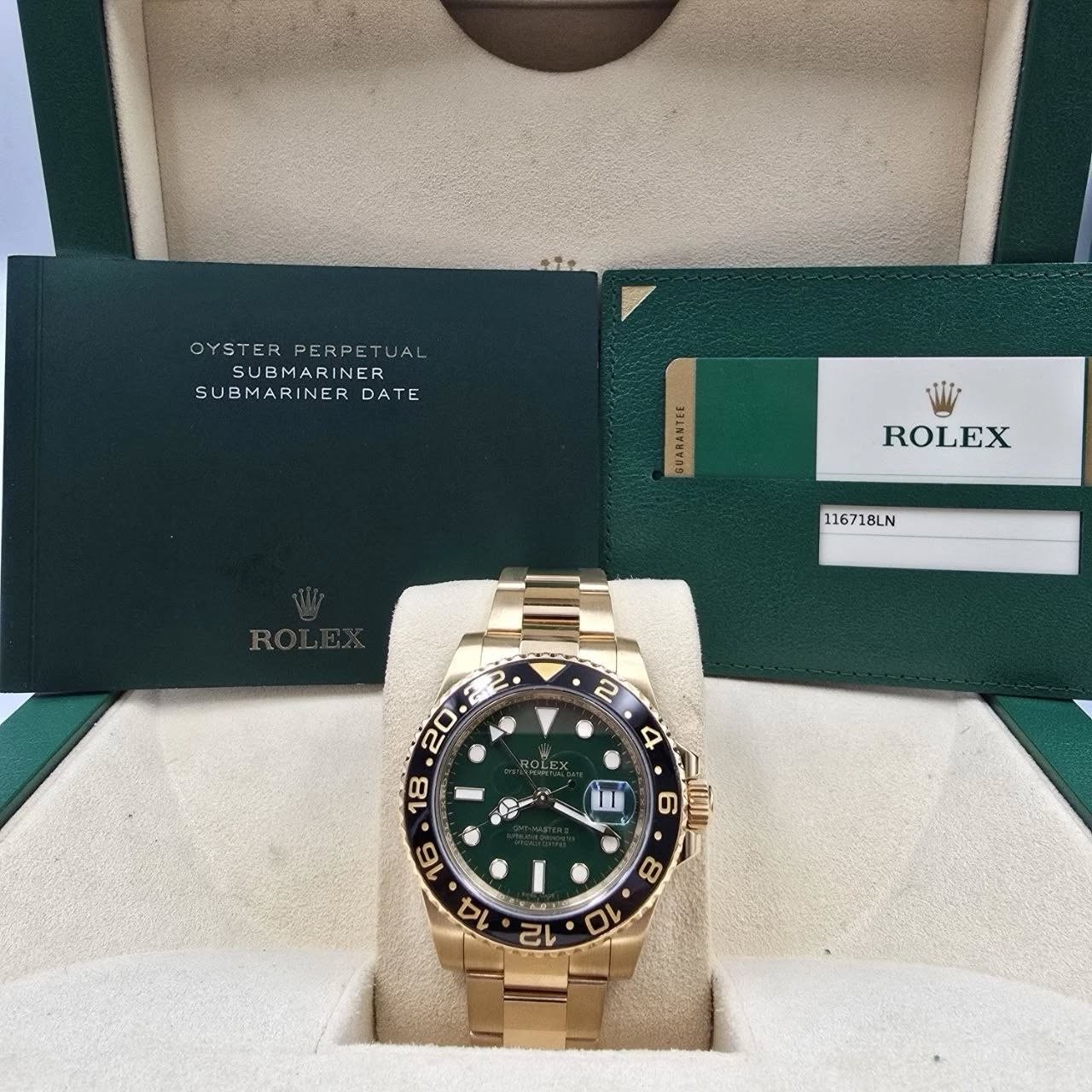 May be an image of wrist watch and text that says 'OYSTERPERPETUA PERPETUA OYSTER SUBMARINER SUBMARINER DATE GUARAMTEL ROLEX 116718LN 2 2 4 1OL هن 1 គណកបជ្នា 川 IIA T 8 10 وفة…