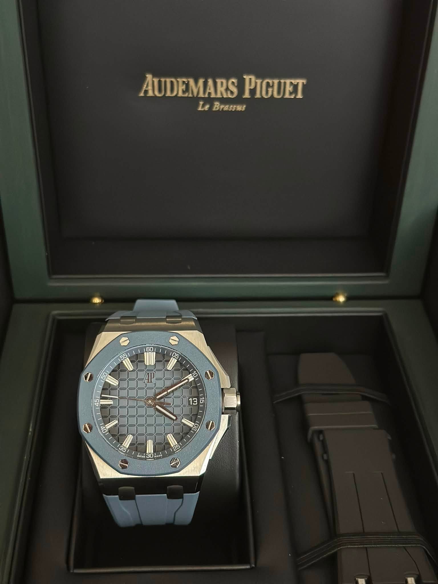 May be an image of wrist watch and text that says 'AUDEMARS PIGUET Le Brassus Bak E'