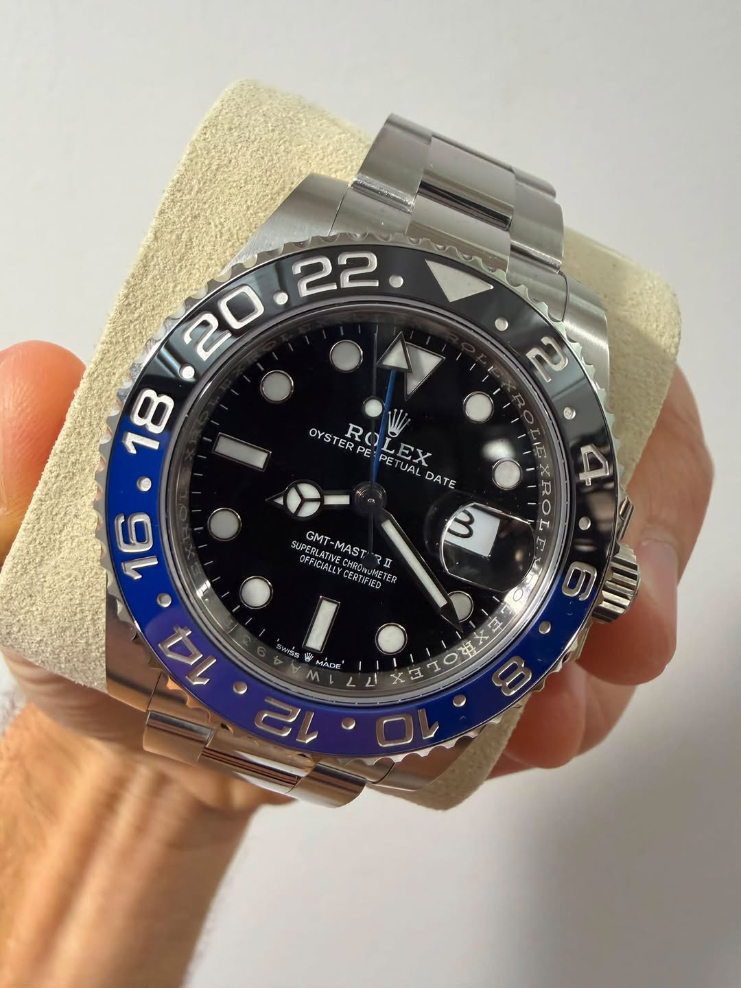 May be an image of wrist watch and text that says '22 Y 2 18 2 R OYSTER ROLEX OYROLEX ย PETU TUAL DATE B 16 SUPERLATIVE ACECIANY ሞየኒኒዮያርር። SUPER GMT- MT-MAST RII UPERLANFE…