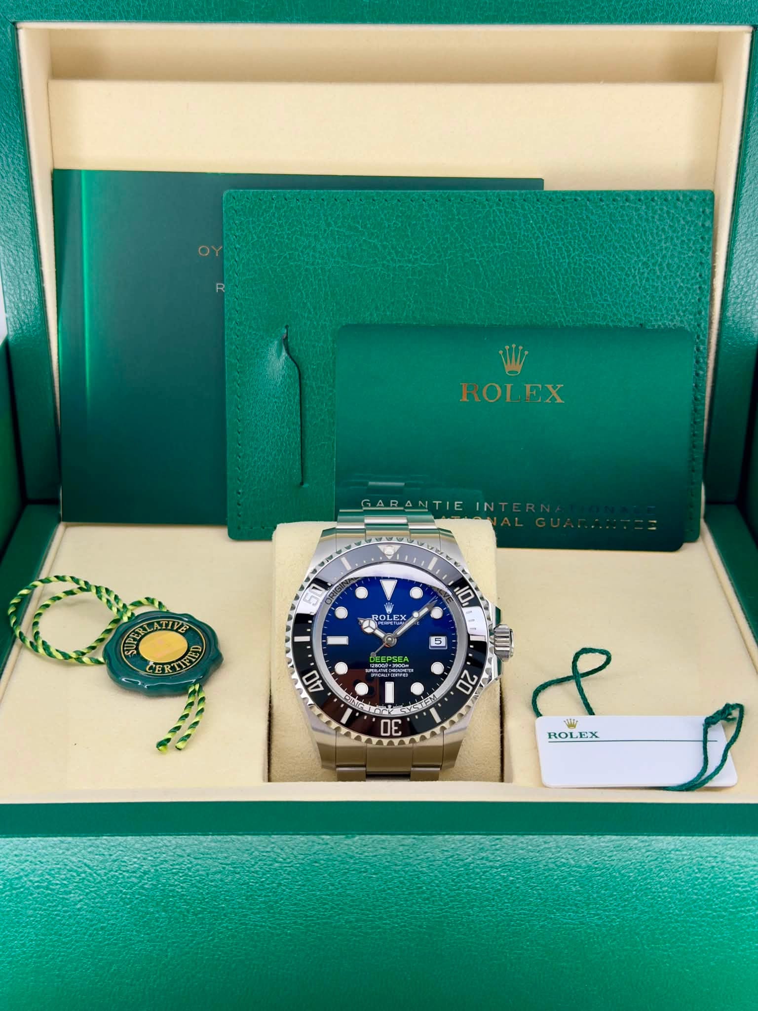 May be an image of wrist watch and text that says 'W ROLEX ROLEX 10 G 0 ವಿವ AO 20 ትዮጵ 0" 30 2 به 海 ROLEX'